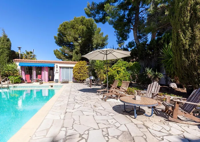 Petite Maison Dans Une Propriete